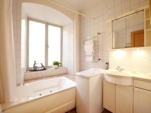 collectors victory apartments