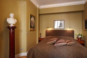 collectors victory apartments