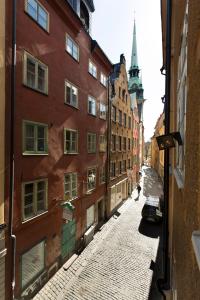 collectors victory apartments