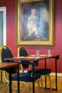 collectors victory apartments