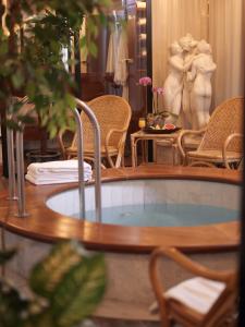 collectors victory apartments