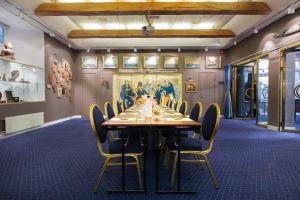 collectors victory apartments