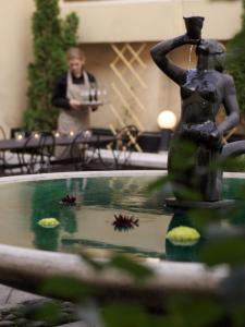 collectors victory apartments