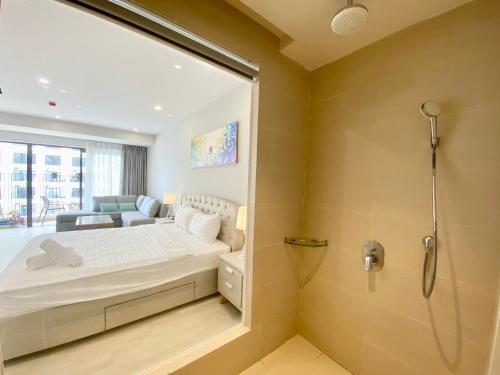 wise stay gold coast nha trang