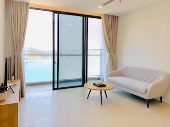 wise stay scenia bay nha trang