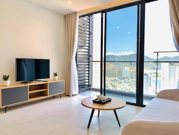 wise stay scenia bay nha trang