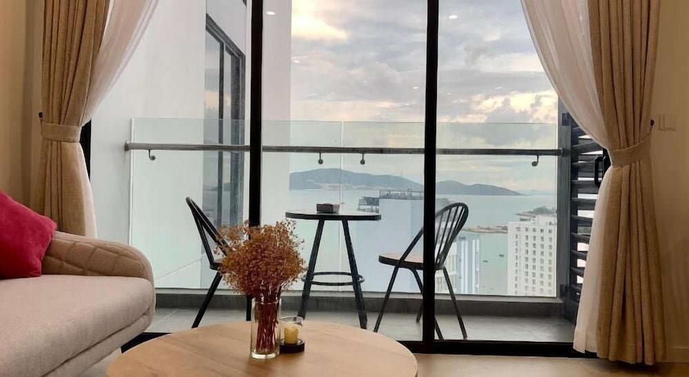 wise stay scenia bay nha trang