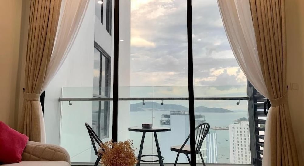 wise stay scenia bay nha trang