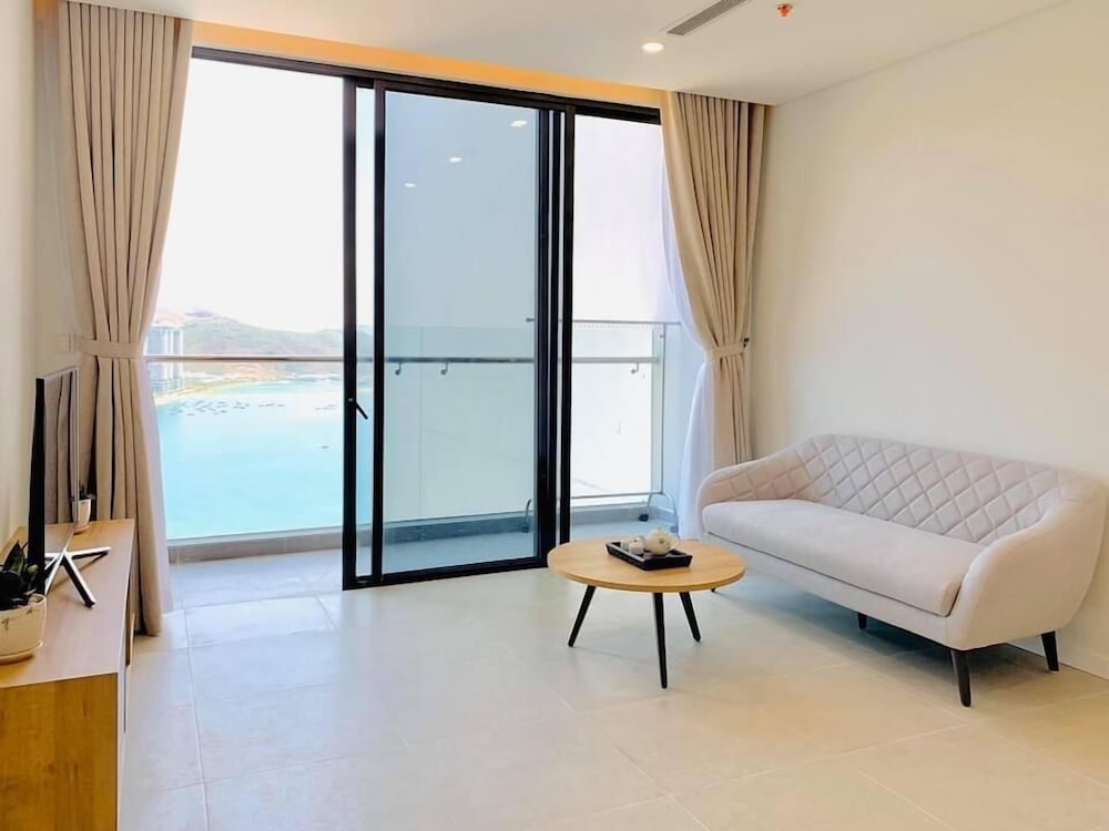 wise stay scenia bay nha trang