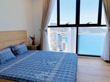 wise stay scenia bay nha trang