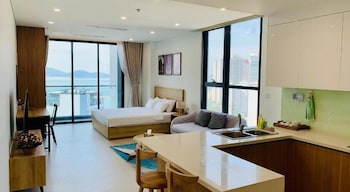 wise stay scenia bay nha trang