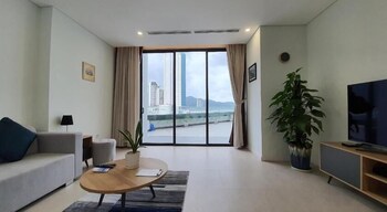 wise stay scenia bay nha trang