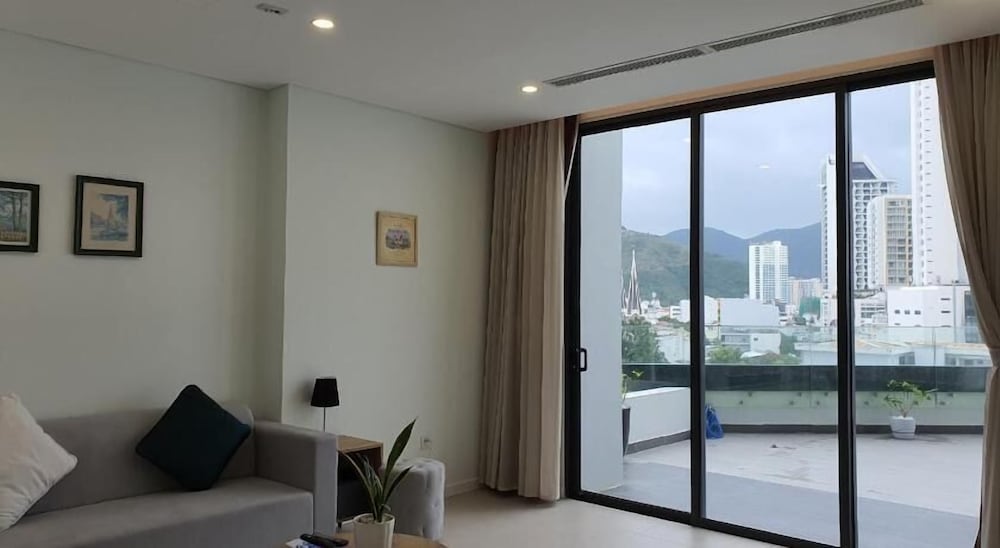 wise stay scenia bay nha trang