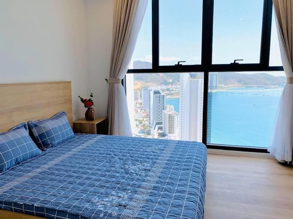 wise stay scenia bay nha trang