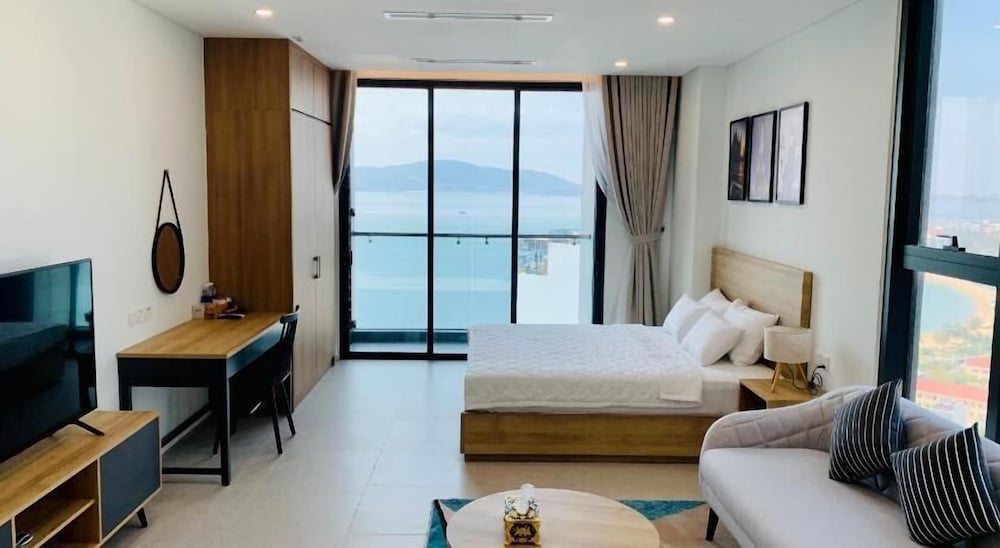 wise stay scenia bay nha trang