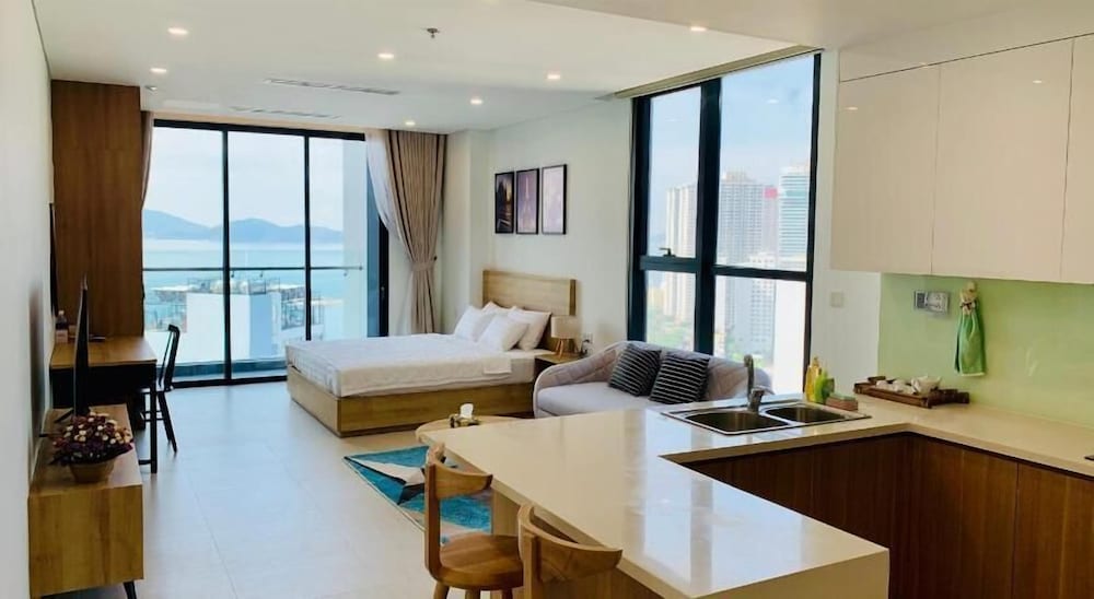 wise stay scenia bay nha trang
