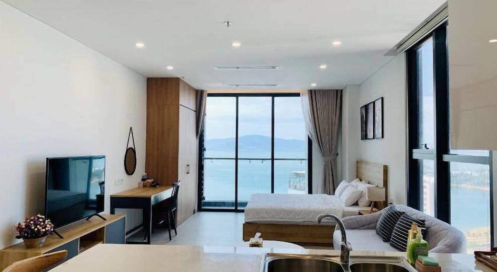 wise stay scenia bay nha trang