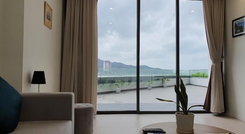wise stay scenia bay nha trang