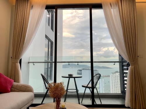 wise stay scenia bay nha trang