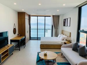 wise stay scenia bay nha trang