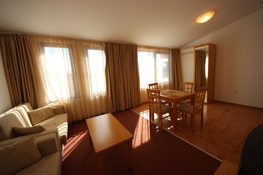 menada ravda apartments