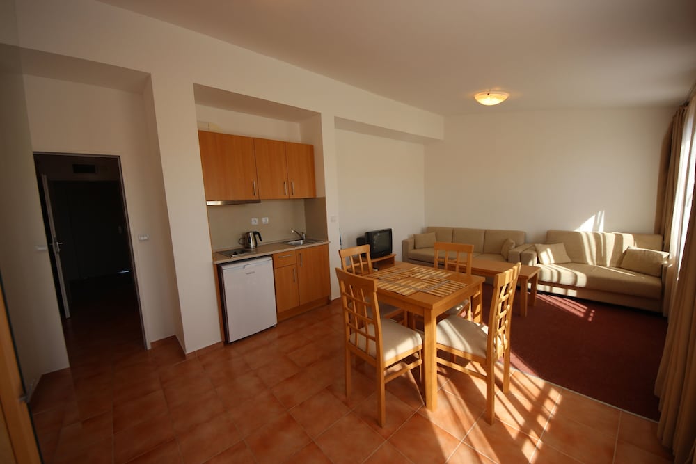 menada ravda apartments