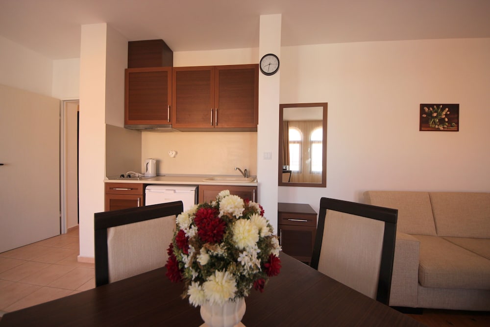 menada ravda apartments