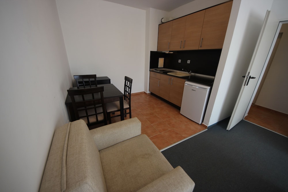 menada ravda apartments