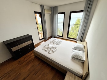 menada ravda apartments