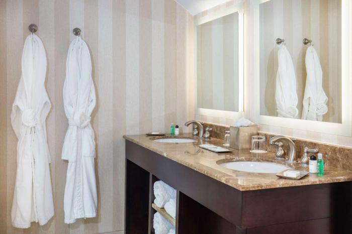 the equinox golf resort and spa
