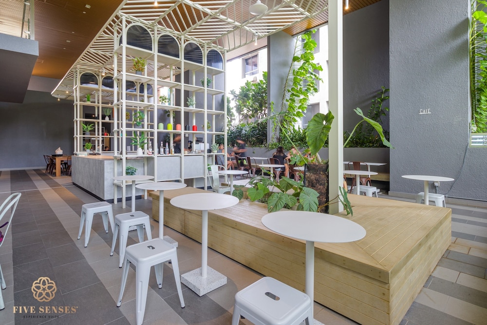 ceylonz suites by five senses