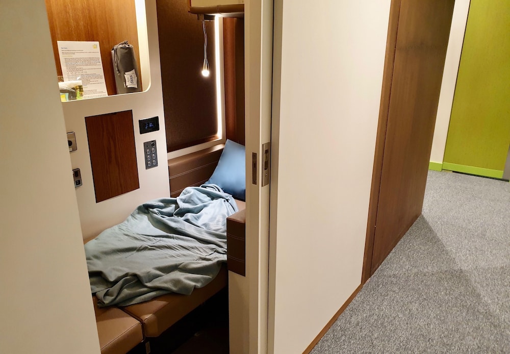sleep n fly sleep lounge dubai international airport c gates
