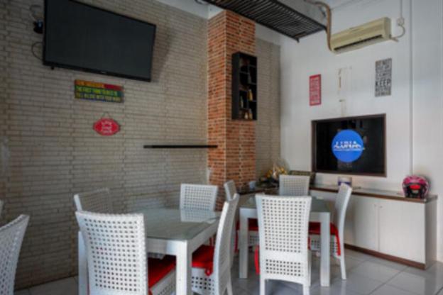 reddoorz plus near ciputra mall simpang lima 2