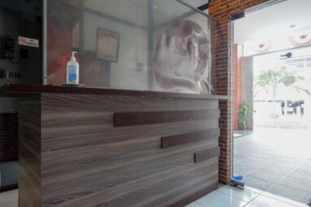 reddoorz plus near ciputra mall simpang lima 2
