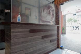 reddoorz plus near ciputra mall simpang lima 2