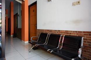 reddoorz plus near ciputra mall simpang lima 2