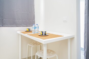 elegant studio parkland avenue apartment
