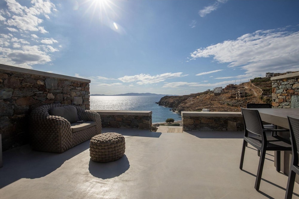 tinos