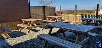 campsite the ring pub glamping pods