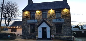 campsite the ring pub glamping pods