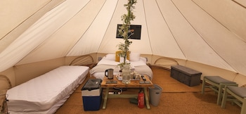 campsite the ring pub glamping pods
