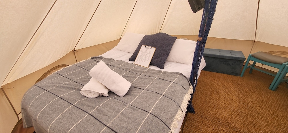 campsite the ring pub glamping pods