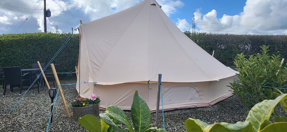 campsite the ring pub glamping pods