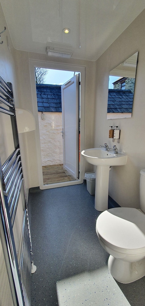 campsite the ring pub glamping pods