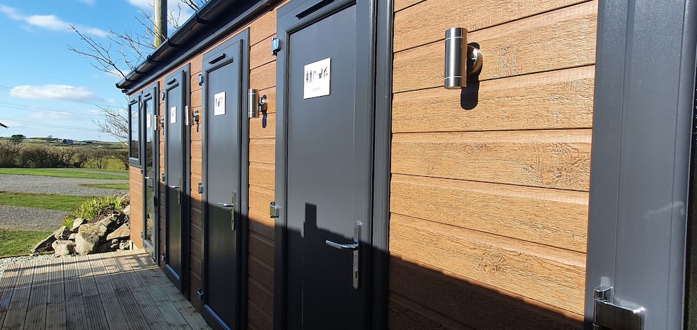 campsite the ring pub glamping pods
