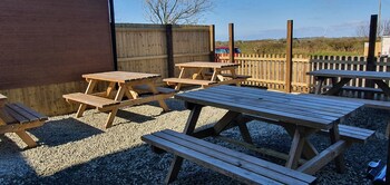campsite the ring pub glamping pods