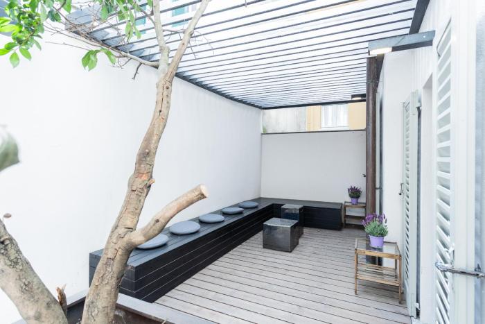shades of como with private terrace by rent all como