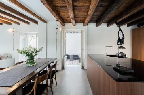 shades of como with private terrace by rent all como