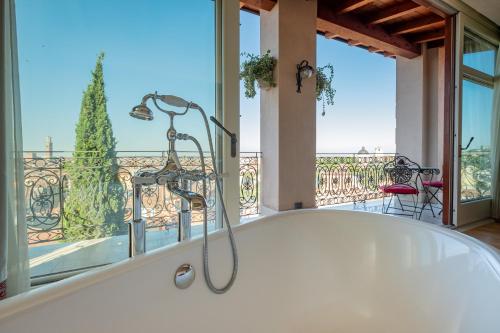 relais colle san pietro