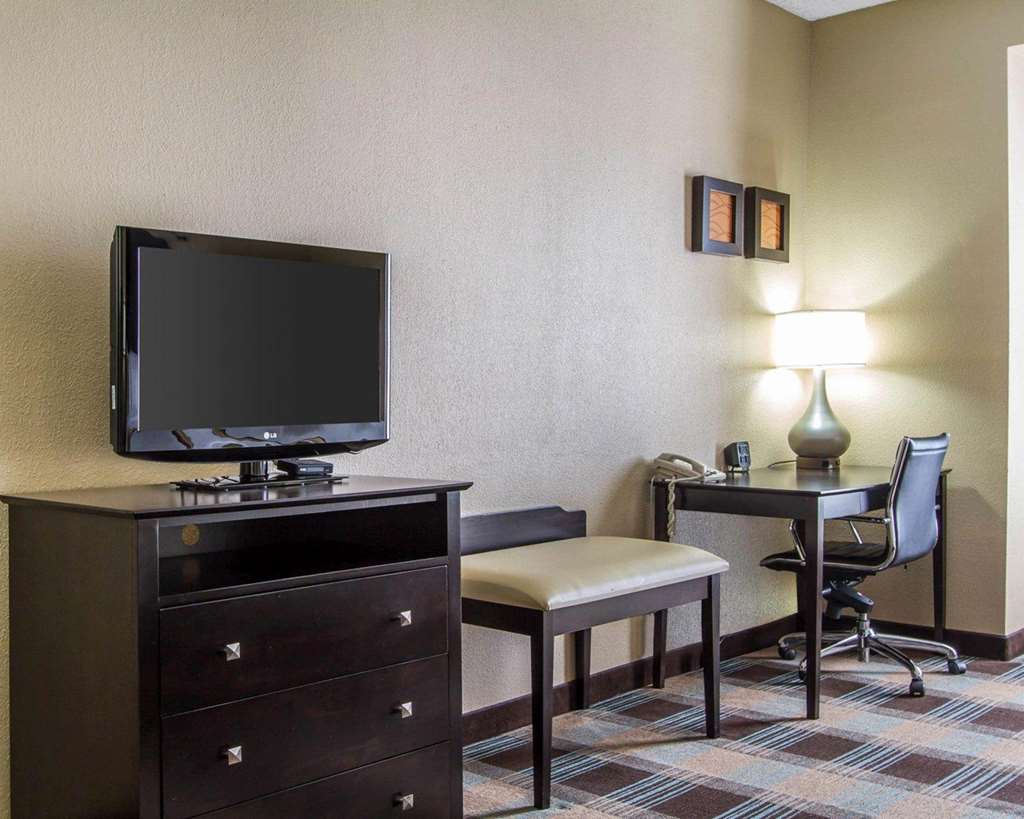 comfort suites airport